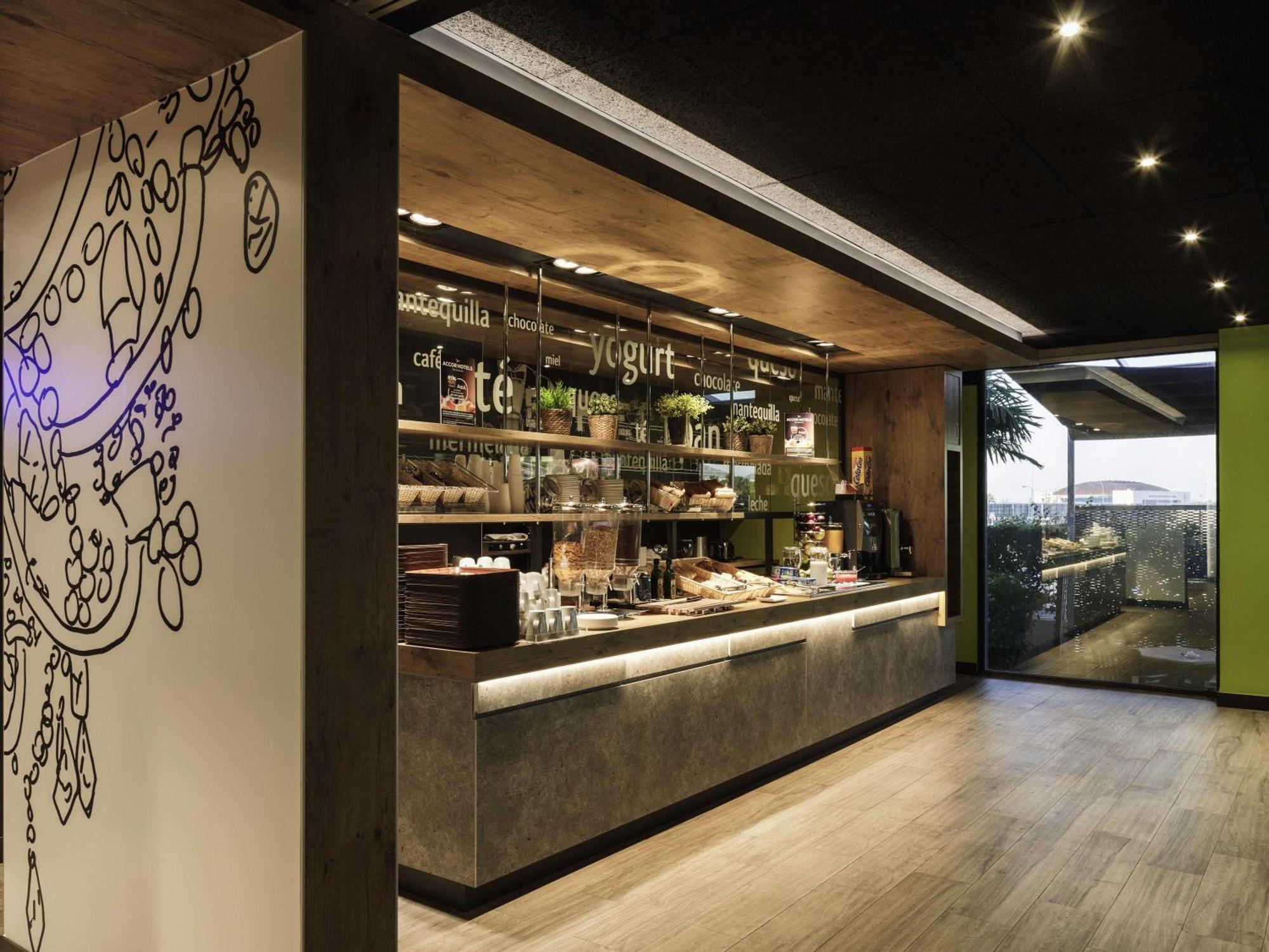 Ibis Budget Malaga Aeropuerto Avenida De Velazquez — Photos 3